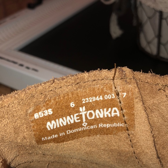 SOLD New Minnetonka Lacy Boots sz. 6 - Picture 5 of 8